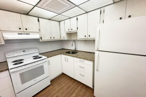 Condo in Miami, Florida, 1 bedroom  № 1850629 - photo 4