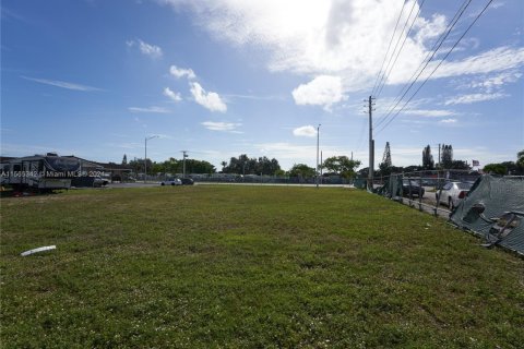 Propiedad comercial en alquiler en Miami, Florida № 1103268 - foto 1