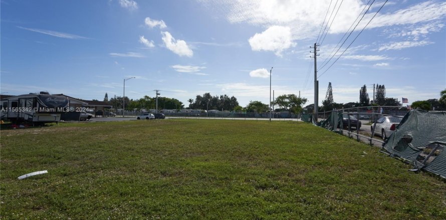 Propiedad comercial en Miami, Florida № 1103268