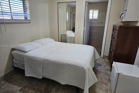 House in South Miami, Florida 4 bedrooms, 121.61 sq.m. № 2086389 - photo 9