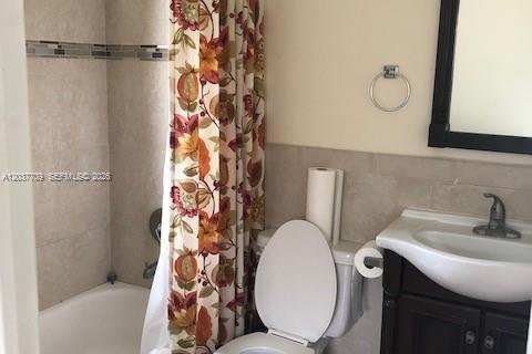 House in South Miami, Florida 4 bedrooms, 121.61 sq.m. № 2086389 - photo 8