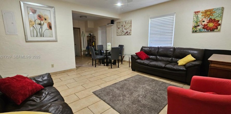 House in South Miami, Florida 4 bedrooms, 121.61 sq.m. № 2086389
