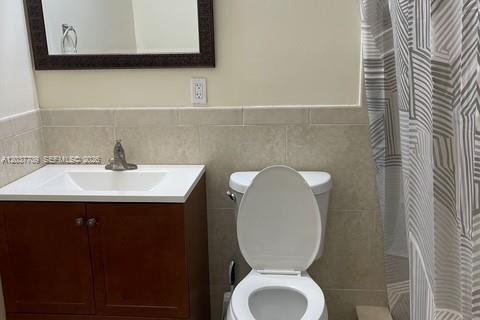 House in South Miami, Florida 4 bedrooms, 121.61 sq.m. № 2086389 - photo 6