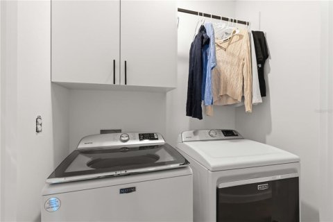 Townhouse in Sarasota, Florida 3 bedrooms, 151.99 sq.m. № 2391555 - photo 18