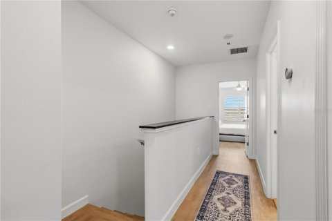 Townhouse in Sarasota, Florida 3 bedrooms, 151.99 sq.m. № 2391555 - photo 17