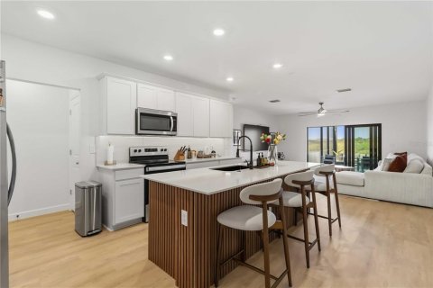 Townhouse in Sarasota, Florida 3 bedrooms, 151.99 sq.m. № 2391555 - photo 24