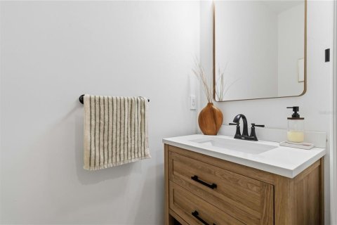 Townhouse in Sarasota, Florida 3 bedrooms, 151.99 sq.m. № 2391555 - photo 19