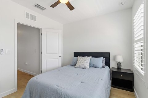 Townhouse in Sarasota, Florida 3 bedrooms, 151.99 sq.m. № 2391555 - photo 15