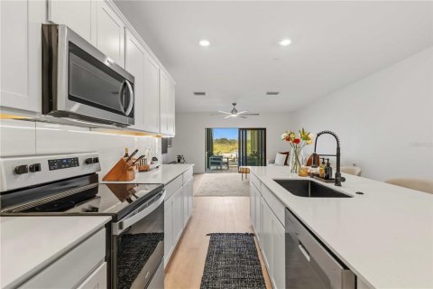 Townhouse in Sarasota, Florida 3 bedrooms, 151.99 sq.m. № 2391555 - photo 23