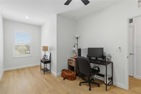 Townhouse in Sarasota, Florida 3 bedrooms, 151.99 sq.m. № 2391555 - photo 14