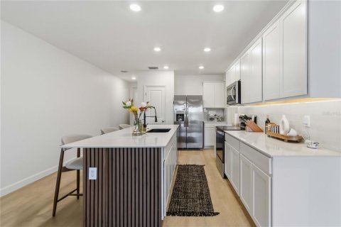 Townhouse in Sarasota, Florida 3 bedrooms, 151.99 sq.m. № 2391555 - photo 21