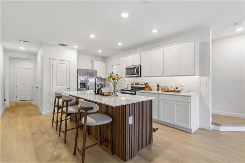 Townhouse in Sarasota, Florida 3 bedrooms, 151.99 sq.m. № 2391555 - photo 22