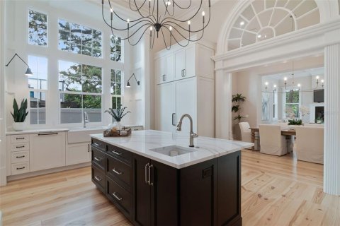 House in Tampa, Florida 5 bedrooms, 691.01 sq.m. № 2395893 - photo 15