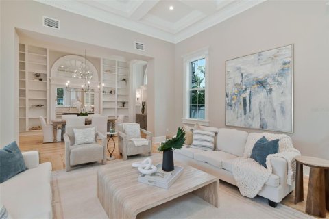 House in Tampa, Florida 5 bedrooms, 691.01 sq.m. № 2395893 - photo 23