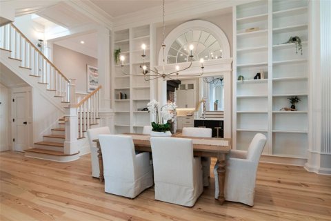House in Tampa, Florida 5 bedrooms, 691.01 sq.m. № 2395893 - photo 11