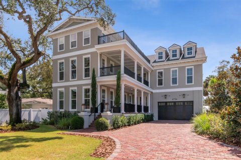 House in Tampa, Florida 5 bedrooms, 691.01 sq.m. № 2395893