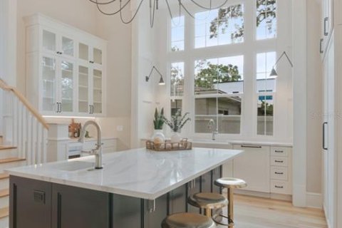 House in Tampa, Florida 5 bedrooms, 691.01 sq.m. № 2395893 - photo 18