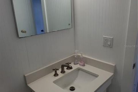 House in Sarasota, Florida 2 bedrooms, 75.25 sq.m. № 1913947 - photo 16