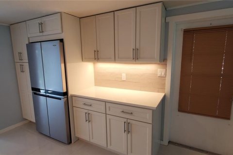 House in Sarasota, Florida 2 bedrooms, 75.25 sq.m. № 1913947 - photo 5