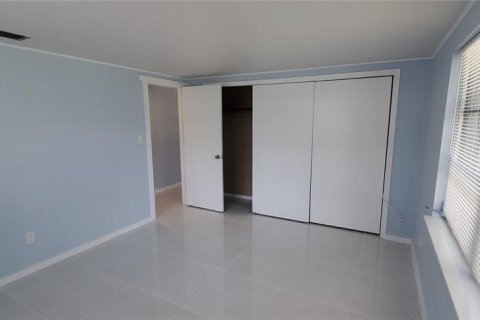House in Sarasota, Florida 2 bedrooms, 75.25 sq.m. № 1913947 - photo 11
