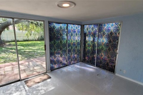 House in Sarasota, Florida 2 bedrooms, 75.25 sq.m. № 1913947 - photo 8