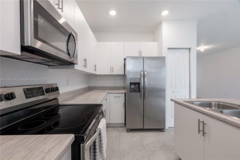 Townhouse in Homestead, Florida 3 bedrooms, 123.65 sq.m. № 1861892 - photo 6