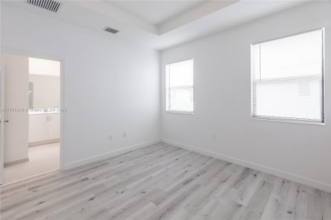 Townhouse in Homestead, Florida 3 bedrooms, 123.65 sq.m. № 1861892 - photo 15