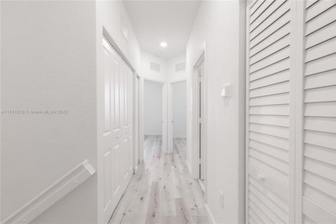 Townhouse in Homestead, Florida 3 bedrooms, 123.65 sq.m. № 1861892 - photo 12