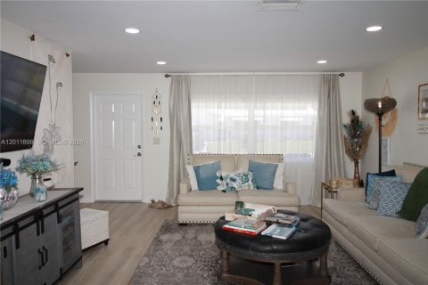 House in Boynton Beach, Florida 2 bedrooms, 132.66 sq.m. № 2074916 - photo 5