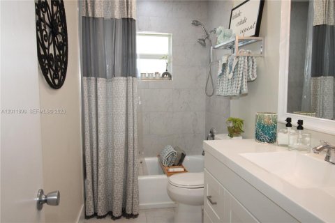 House in Boynton Beach, Florida 2 bedrooms, 132.66 sq.m. № 2074916 - photo 13