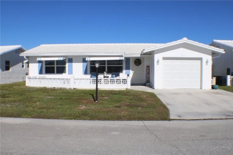 House in Boynton Beach, Florida 2 bedrooms, 132.66 sq.m. № 2074916
