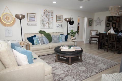 House in Boynton Beach, Florida 2 bedrooms, 132.66 sq.m. № 2074916 - photo 3