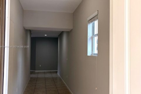 Снять в аренду виллу или дом в Хомстед, Флорида 4 спальни, 232.16м2, № 2033347 - фото 4