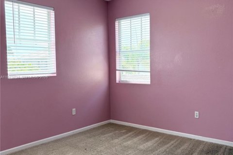 Снять в аренду виллу или дом в Хомстед, Флорида 4 спальни, 232.16м2, № 2033347 - фото 27