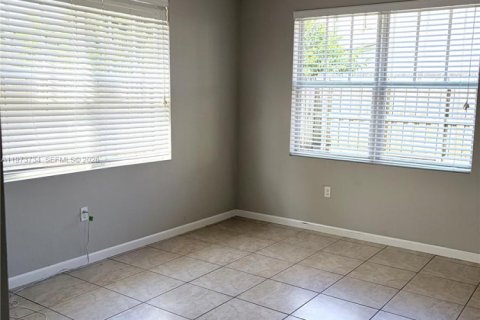 Снять в аренду виллу или дом в Хомстед, Флорида 4 спальни, 232.16м2, № 2033347 - фото 12