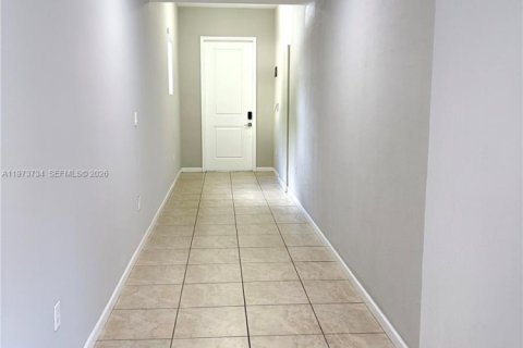 Снять в аренду виллу или дом в Хомстед, Флорида 4 спальни, 232.16м2, № 2033347 - фото 15