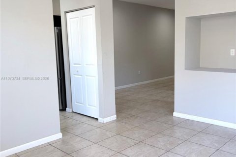 Снять в аренду виллу или дом в Хомстед, Флорида 4 спальни, 232.16м2, № 2033347 - фото 13