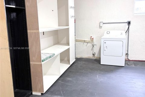 Снять в аренду виллу или дом в Хомстед, Флорида 4 спальни, 232.16м2, № 2033347 - фото 19