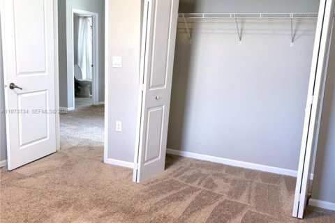 Снять в аренду виллу или дом в Хомстед, Флорида 4 спальни, 232.16м2, № 2033347 - фото 21