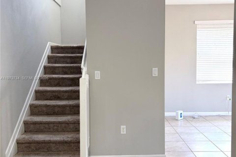 Снять в аренду виллу или дом в Хомстед, Флорида 4 спальни, 232.16м2, № 2033347 - фото 16