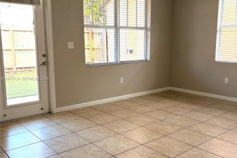 Снять в аренду виллу или дом в Хомстед, Флорида 4 спальни, 232.16м2, № 2033347 - фото 7