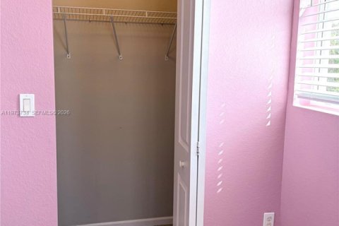 Снять в аренду виллу или дом в Хомстед, Флорида 4 спальни, 232.16м2, № 2033347 - фото 29