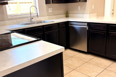 Снять в аренду виллу или дом в Хомстед, Флорида 4 спальни, 232.16м2, № 2033347 - фото 8