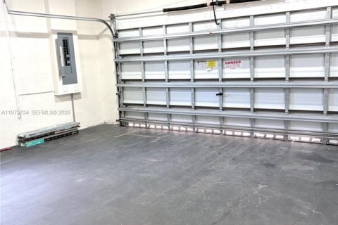 Снять в аренду виллу или дом в Хомстед, Флорида 4 спальни, 232.16м2, № 2033347 - фото 17