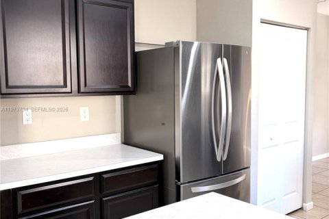 Снять в аренду виллу или дом в Хомстед, Флорида 4 спальни, 232.16м2, № 2033347 - фото 10