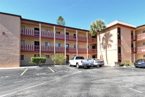 Condo in Bradenton, Florida, 2 bedrooms  № 1873858 - photo 6