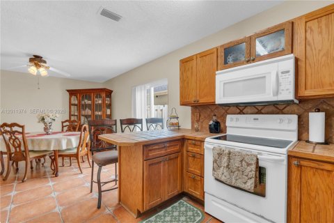 Casa en venta en Sunrise, Florida, 4 dormitorios, 191.84 m2 № 2074988 - foto 5