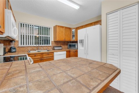 Casa en venta en Sunrise, Florida, 4 dormitorios, 191.84 m2 № 2074988 - foto 4