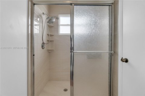 Casa en venta en Sunrise, Florida, 4 dormitorios, 191.84 m2 № 2074988 - foto 13
