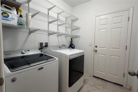 House in Spring Hill, Florida 4 bedrooms, 194.91 sq.m. № 2377679 - photo 15